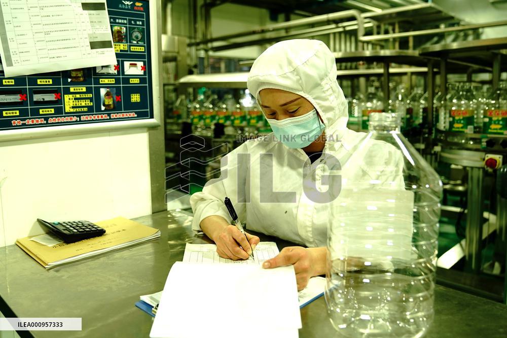 CHINA-SHANGHAI-ENTERPRISES-PRODUCTION-RESUMPTION (CN)