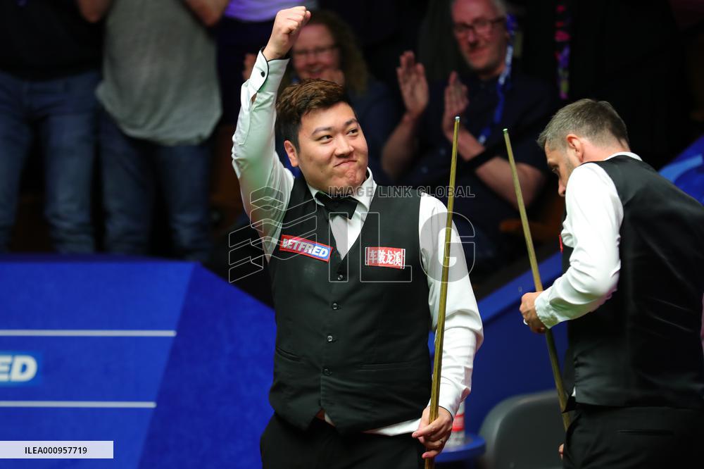 (SP)BRITAIN-SHEFFIELD-SNOOKER-WORLD CHAMPIONSHIP-ROUND 2