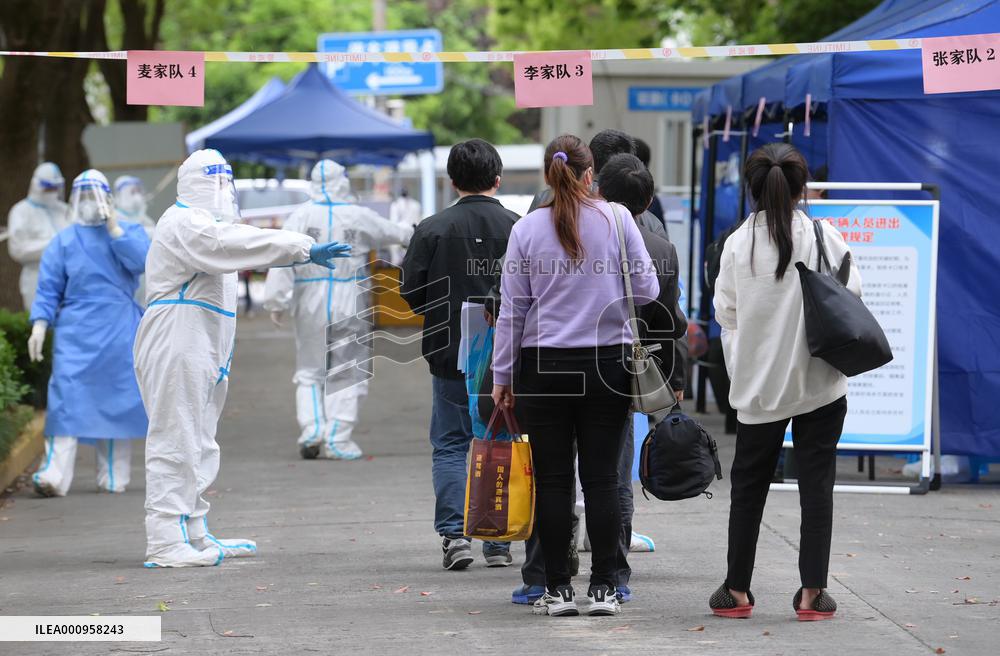 CHINA-SHANGHAI-COVID-19-RETURNING HOME (CN)