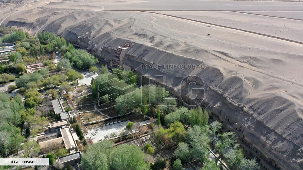 (SkyEye)CHINA-GANSU-MOGAO GROTTOES-AERIAL VIEW (CN)