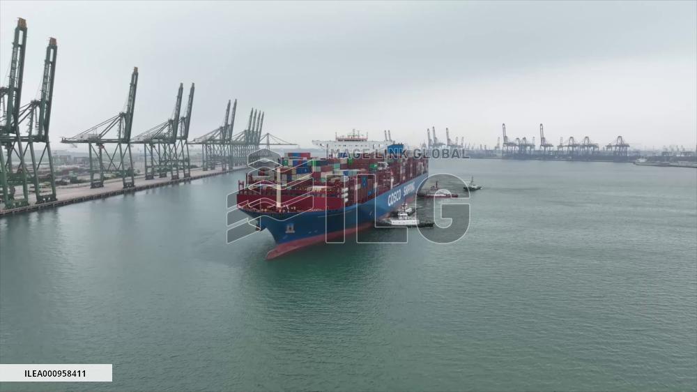 N China's Tianjin Port successfully unloads 8 large parts of Airbus aircraft