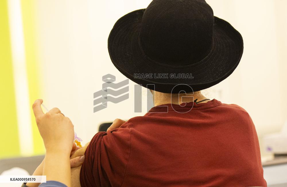 CANADA-COVID-19-CASES-3.7 MLN