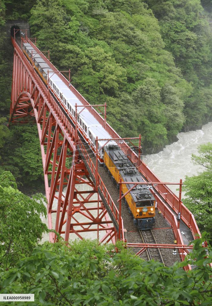 Kurobe Gorge sightseeing train