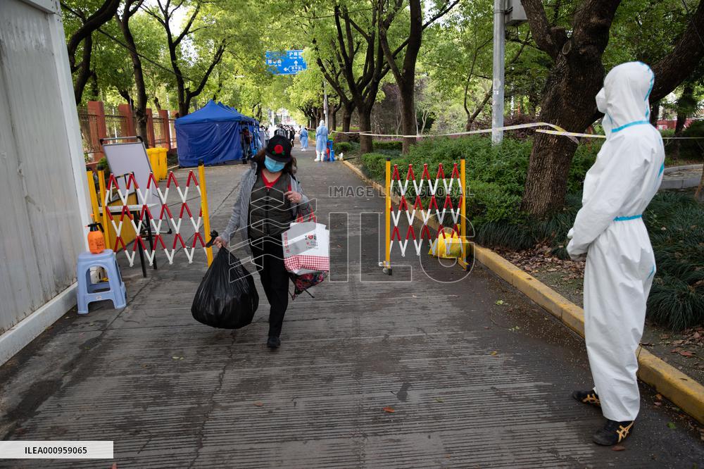 CHINA-SHANGHAI-COVID-19-LIFE (CN)