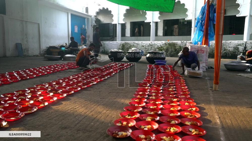 Mosque in Dhaka hosts massive iftar meals during Ramadan