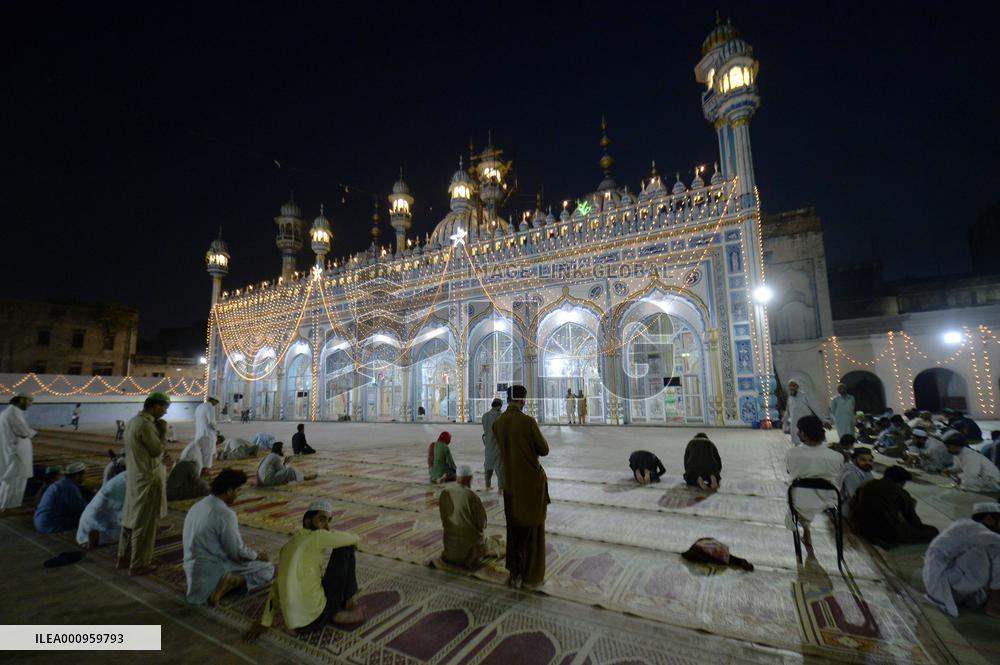 PAKISTAN-RAWALPINDI-RAMADAN-MOSQUE