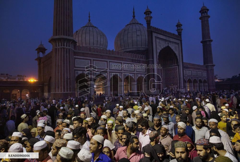 INDIA-NEW DELHI-LAYLAT AL-QADR-NIGHT PRAYERS