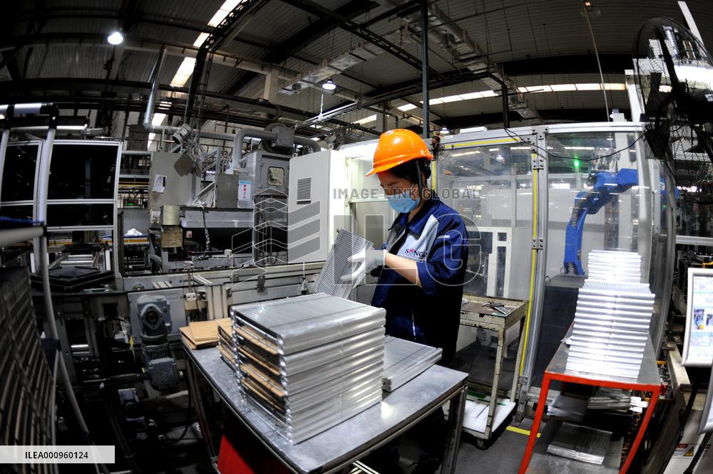 CHINA-SHANGHAI-AUTO MAKING-INDUSTRY-RESUMPTION (CN)