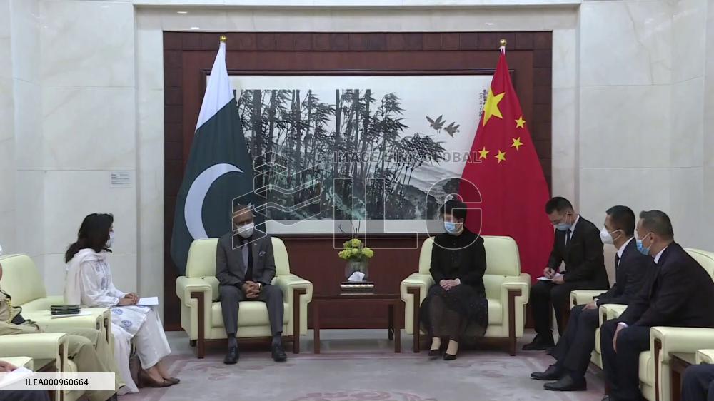 Pakistan to continue advancing ties with China after Karachi attack, says president