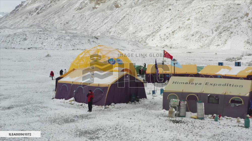 How difficult to build world's highest automatic weather station on Mt. Qomolangma?