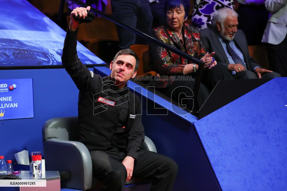 (SP)BRITAIN-SHEFFIELD-SNOOKER-WORLD CHAMPIONSHIP-CEREMONY