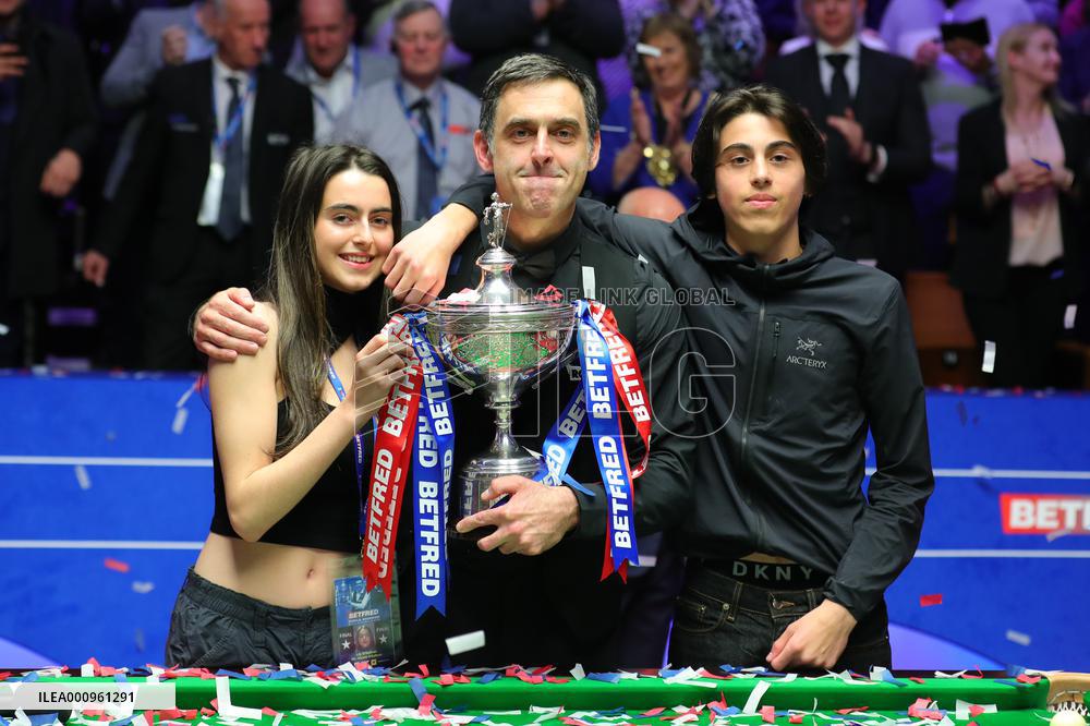 (SP)BRITAIN-SHEFFIELD-SNOOKER-WORLD CHAMPIONSHIP-CEREMONY