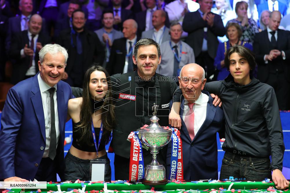 (SP)BRITAIN-SHEFFIELD-SNOOKER-WORLD CHAMPIONSHIP-CEREMONY