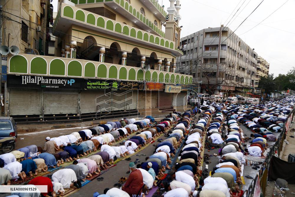 PAKISTAN-EID AL-FITR-CELEBRATIONS