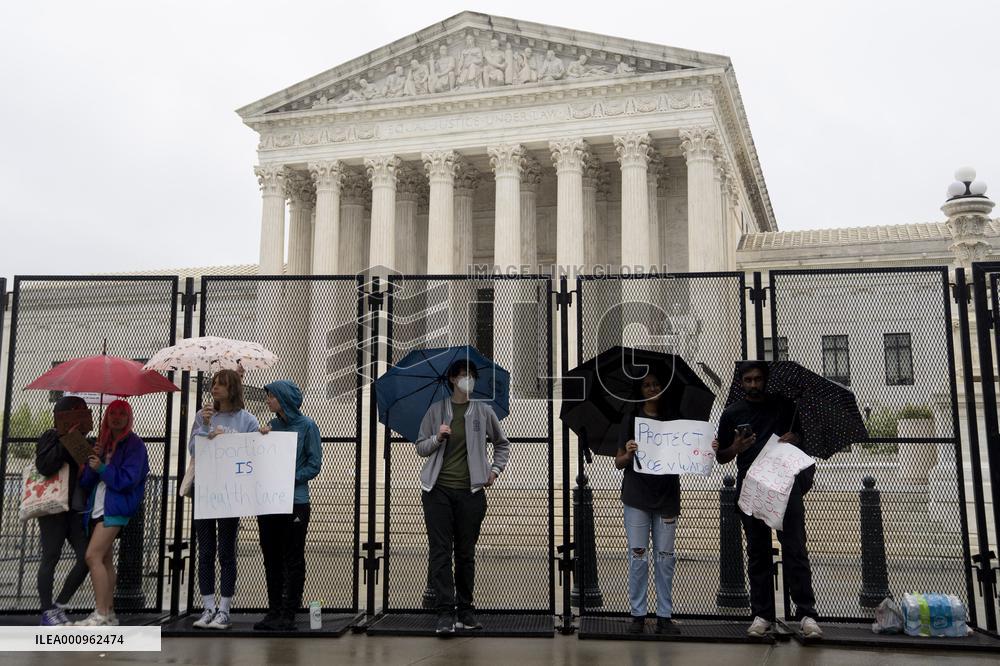 Xinhua Headlines: Simmering fight over abortion rights lays bare divide in U.S., adds fuel to political polarization