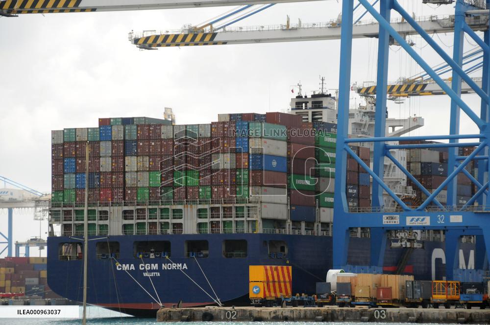 MALTA-MARSAXLOKK-FREEPORT-CONTAINERS