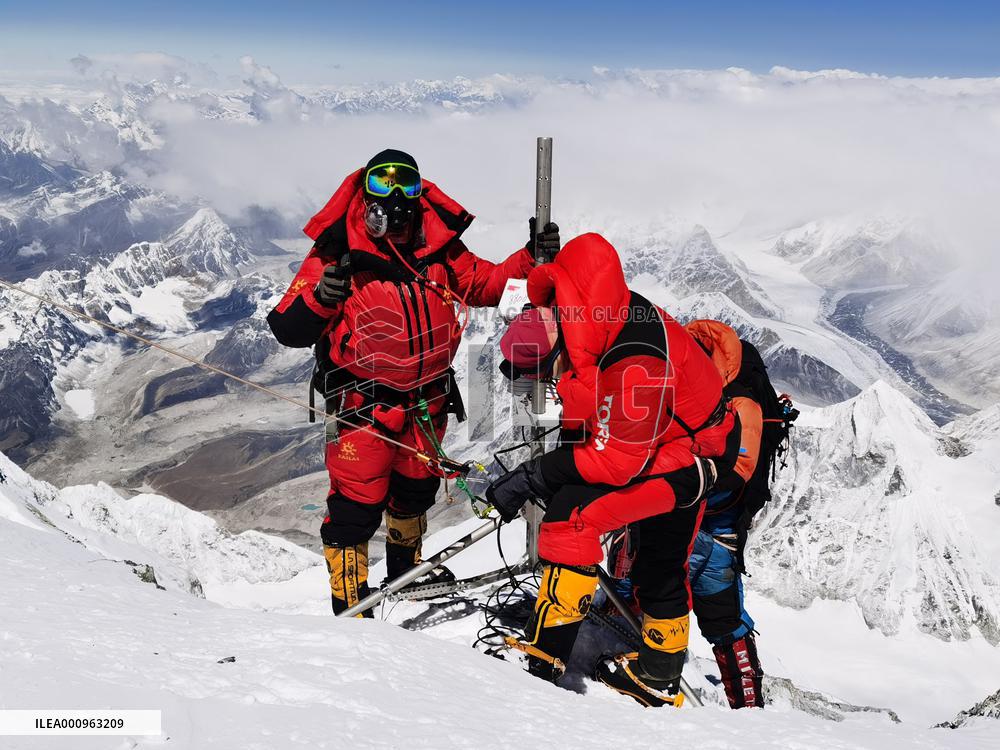 CHINA-MOUNT QOMOLANGMA-SCIENTIFIC EXPEDITION-DECHEN NGODRUP (CN)