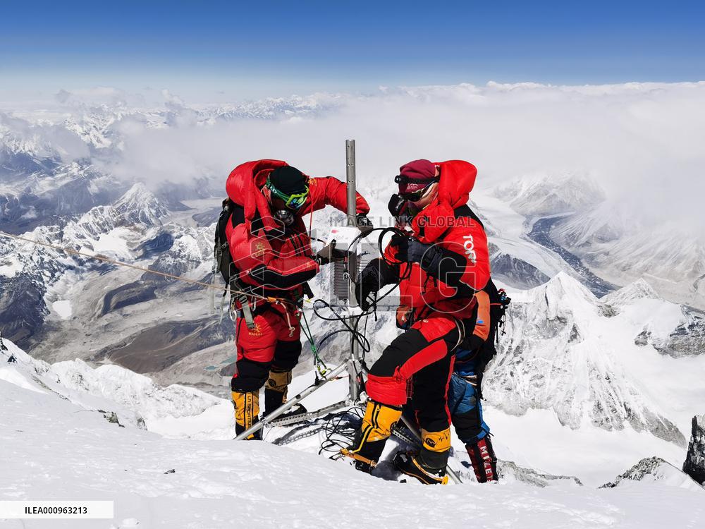 CHINA-MOUNT QOMOLANGMA-SCIENTIFIC EXPEDITION-DECHEN NGODRUP (CN)