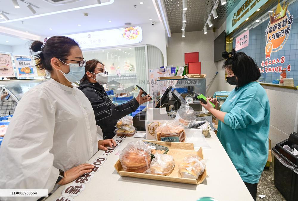 CHINA-SHANGHAI-COVID-19-RETAIL-RESUME OPERATION (CN)