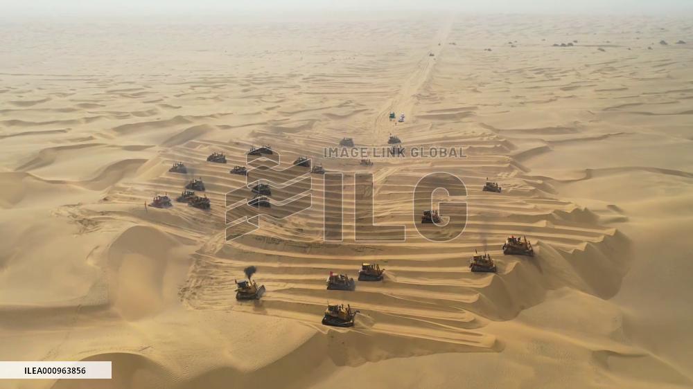 New highway under construction in China's largest desert