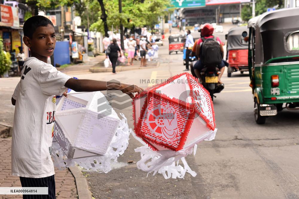 SRI LANKA-COLOMBO-VESAK FESTIVAL-LANTERNS