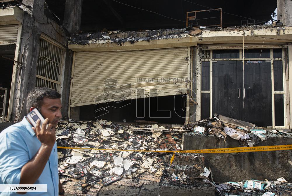 INDIA-NEW DELHI-COMMERCIAL BUILDING-MASSIVE FIRE