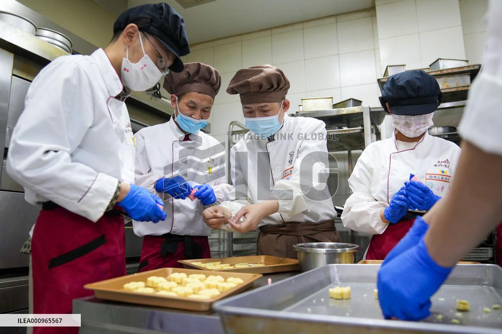 CHINA-JIANGSU-NANJING-BAKERY-MENTALLY DISABLED STAFF (CN)