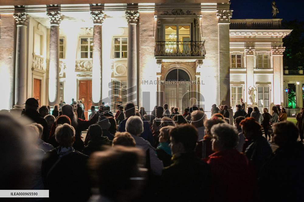 POLAND-WARSAW-MUSEUMS-NIGHT-TOURISTS