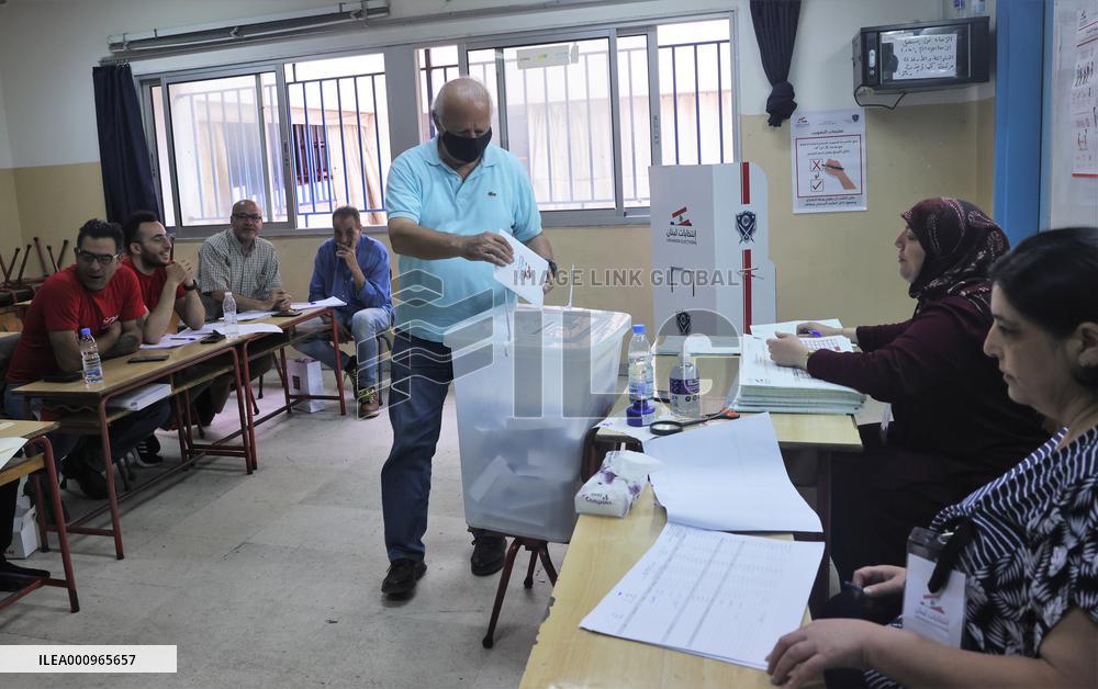LEBANON-BEIRUT-PARLIAMENTARY ELECTIONS-VOTE