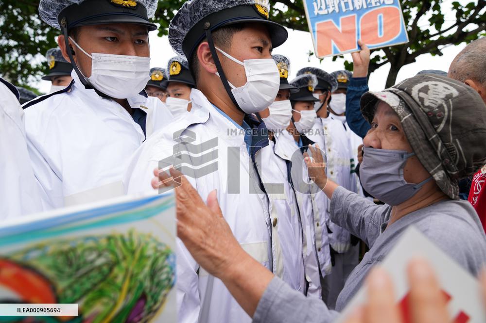 JAPAN-OKINAWA-50TH ANNIVERSARY-PROTEST