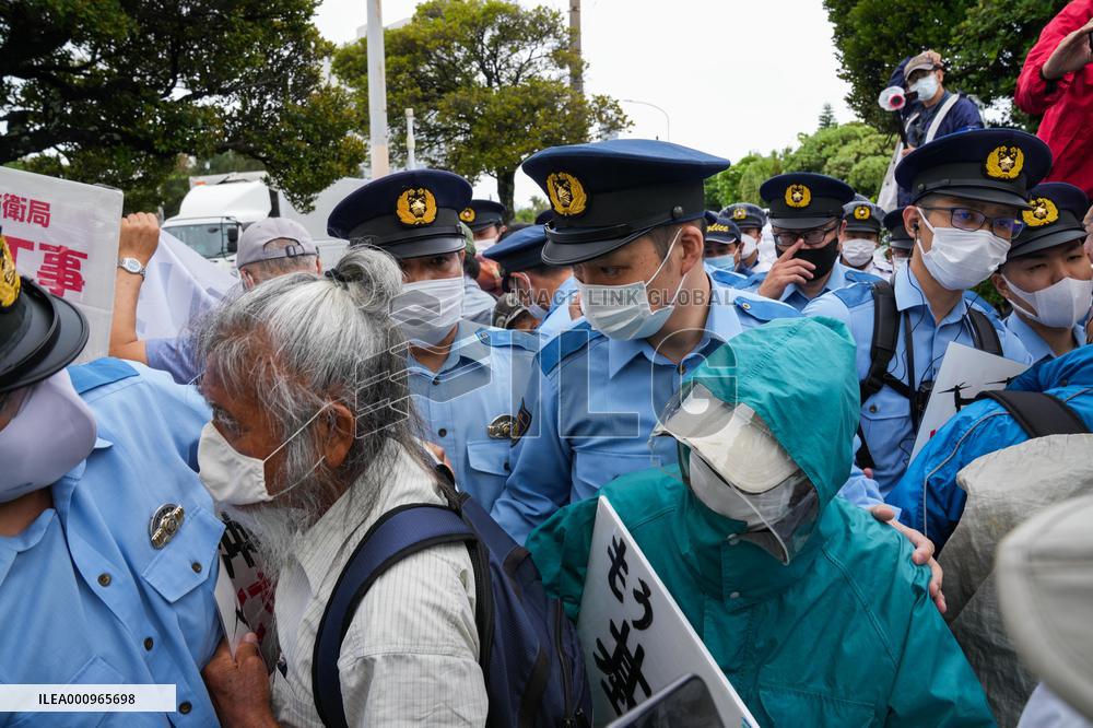 JAPAN-OKINAWA-50TH ANNIVERSARY-PROTEST