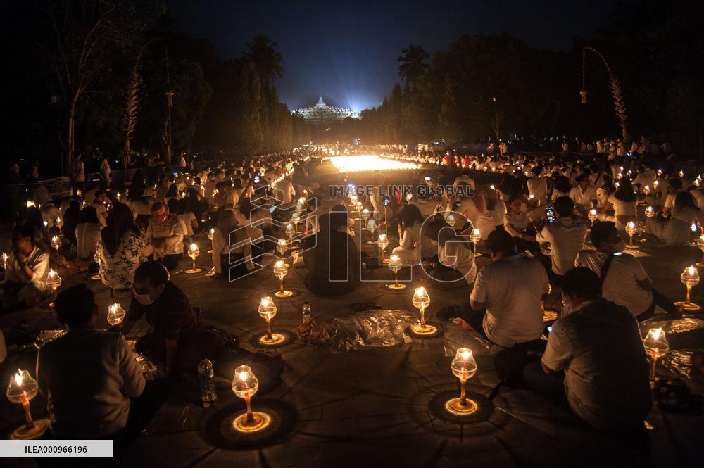 INDONESIA-MAGELANG-LANTERN-VESAK DAY-CELEBRATION