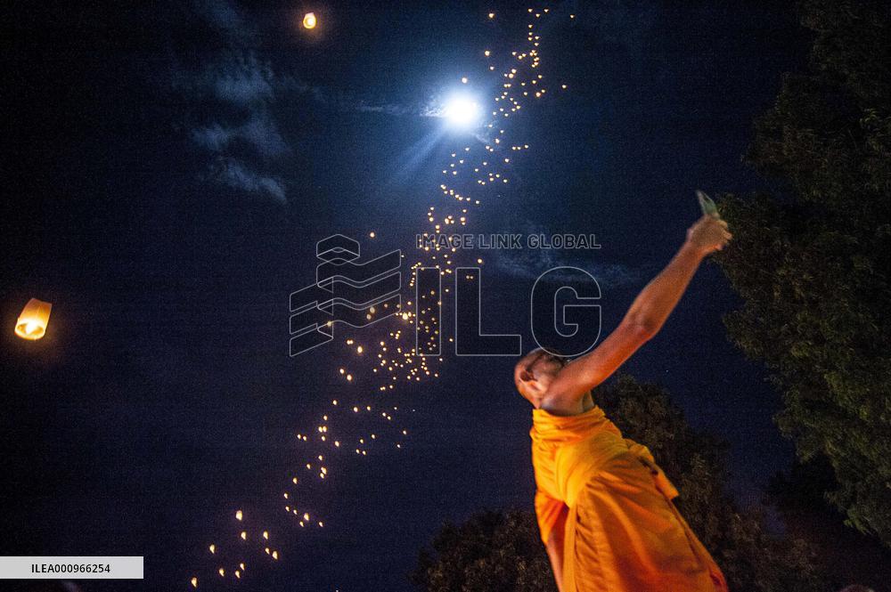 INDONESIA-MAGELANG-LANTERN-VESAK DAY-CELEBRATION