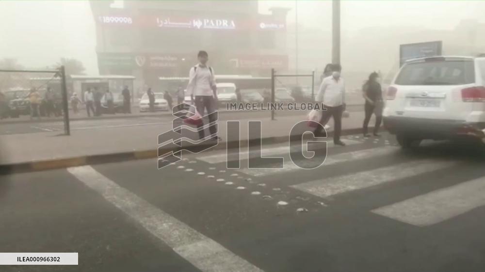 Heavy sand storm hits Kuwait