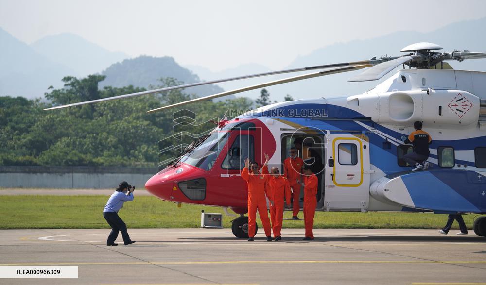 (EyesonSci)CHINA-JIANGXI-JINGDEZHEN-LARGE CIVIL HELICOPTER-MAIDEN FLIGHT (CN)