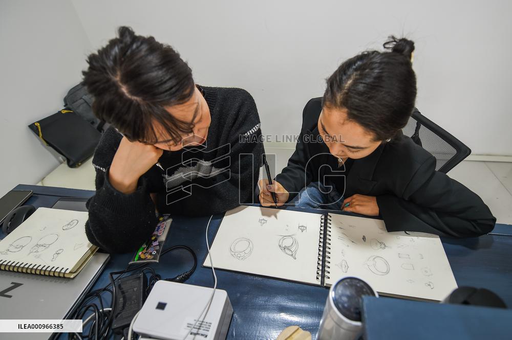 CHINA-INNER MONGOLIA-XILINGOL-ETHNIC SILVER ACCESSORIES-MAKING (CN)