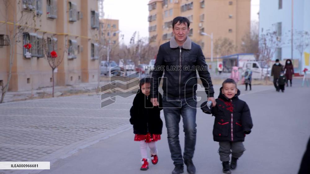 Xinjiang, my home: Kindergarten teacher popular among children