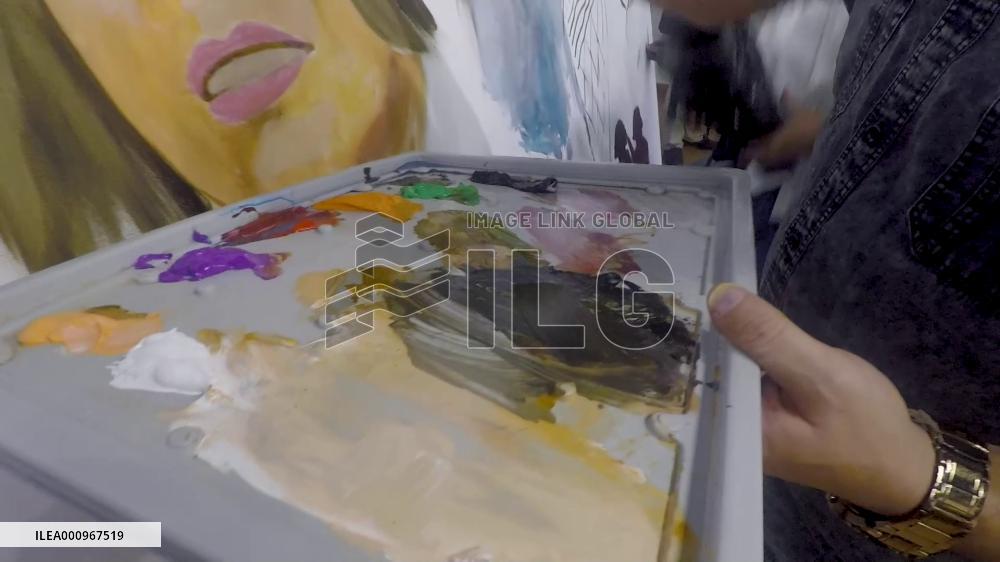 Jordanian artists paint mural to memorize Al-Jazeera journalist