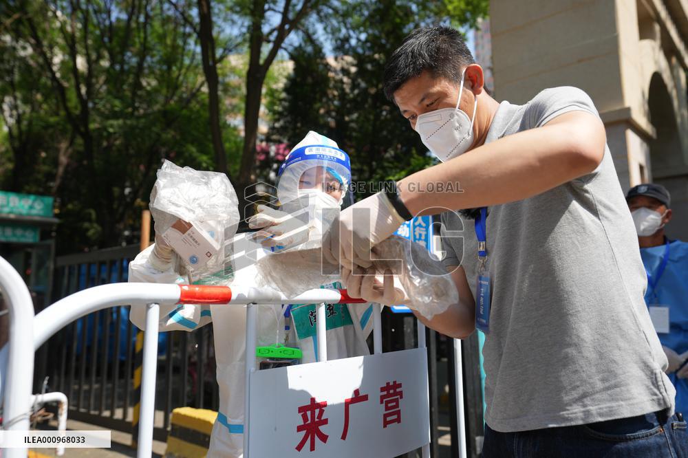 CHINA-BEIJING-COVID-19-PREVENTION AND CONTROL-GOVERNMENT WORKER (CN)