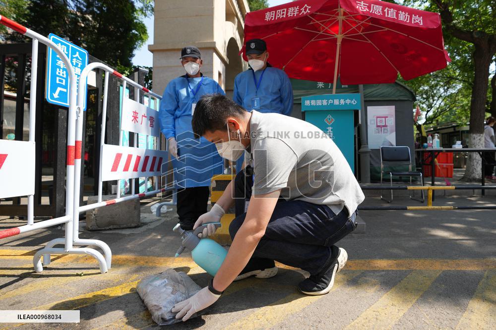 CHINA-BEIJING-COVID-19-PREVENTION AND CONTROL-GOVERNMENT WORKER (CN)