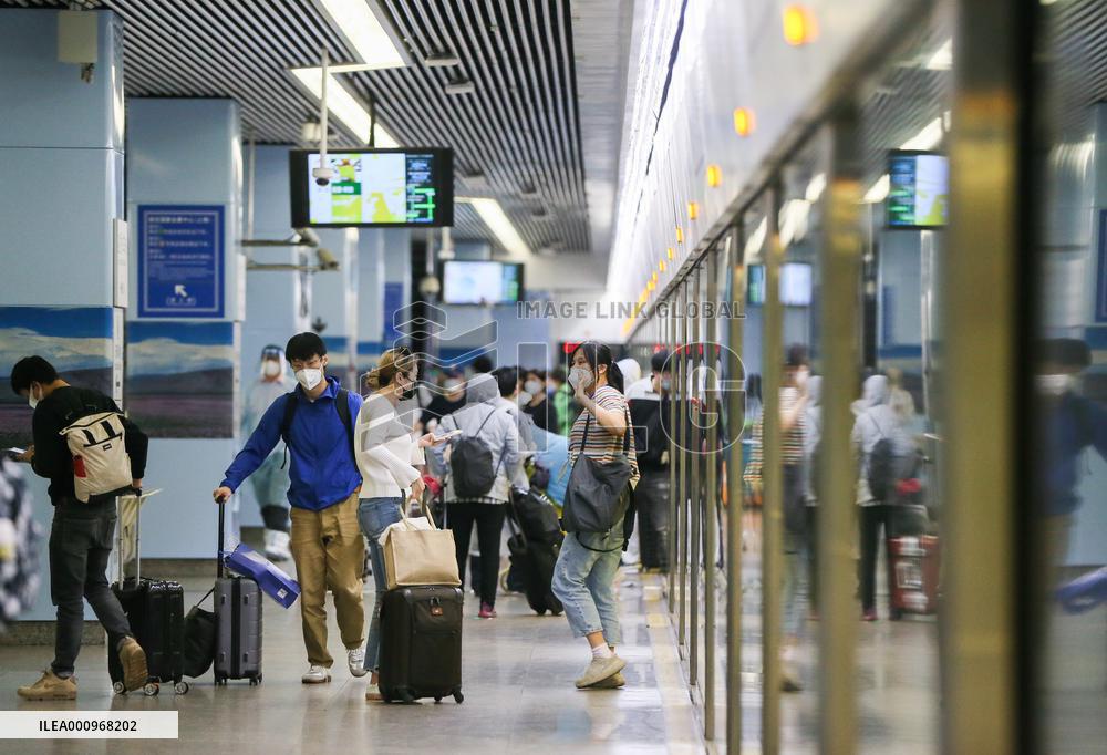 CHINA-SHANGHAI-PUBLIC TRANSPORTATION-RESUMPTION (CN)
