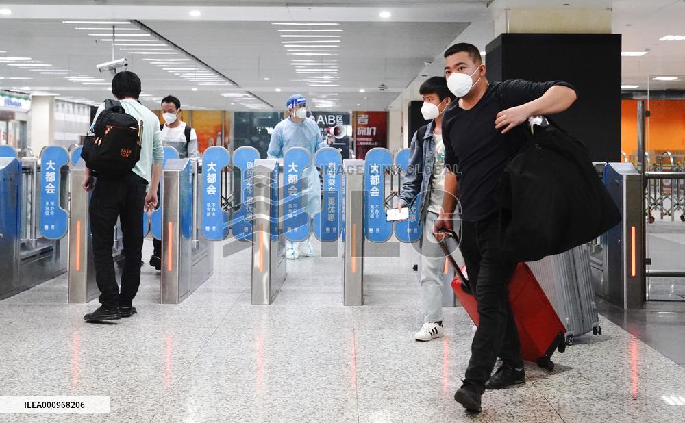 CHINA-SHANGHAI-PUBLIC TRANSPORTATION-RESUMPTION (CN)