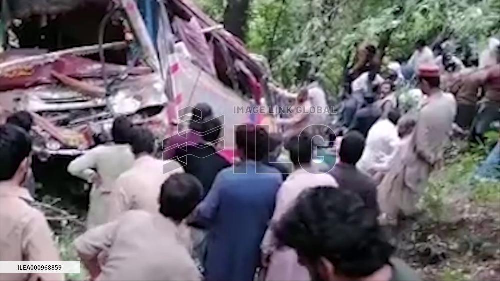 8 killed, 20 injured in bus collision in Pakistan's Punjab