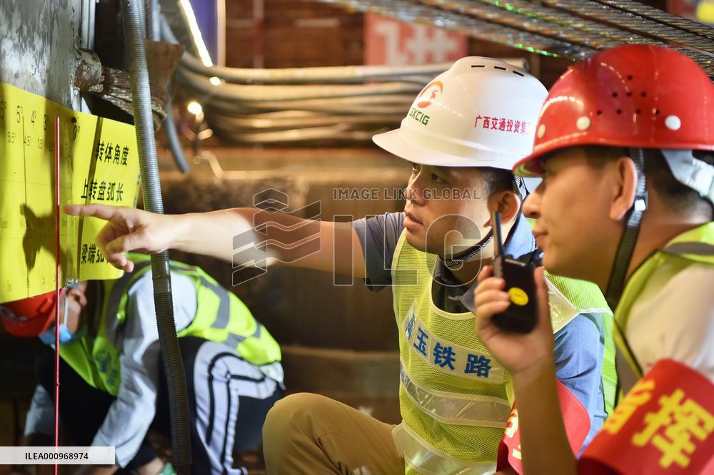 CHINA-GUANGXI-XINGYE-SWIVEL BRIDGE-ROTATING (CN)