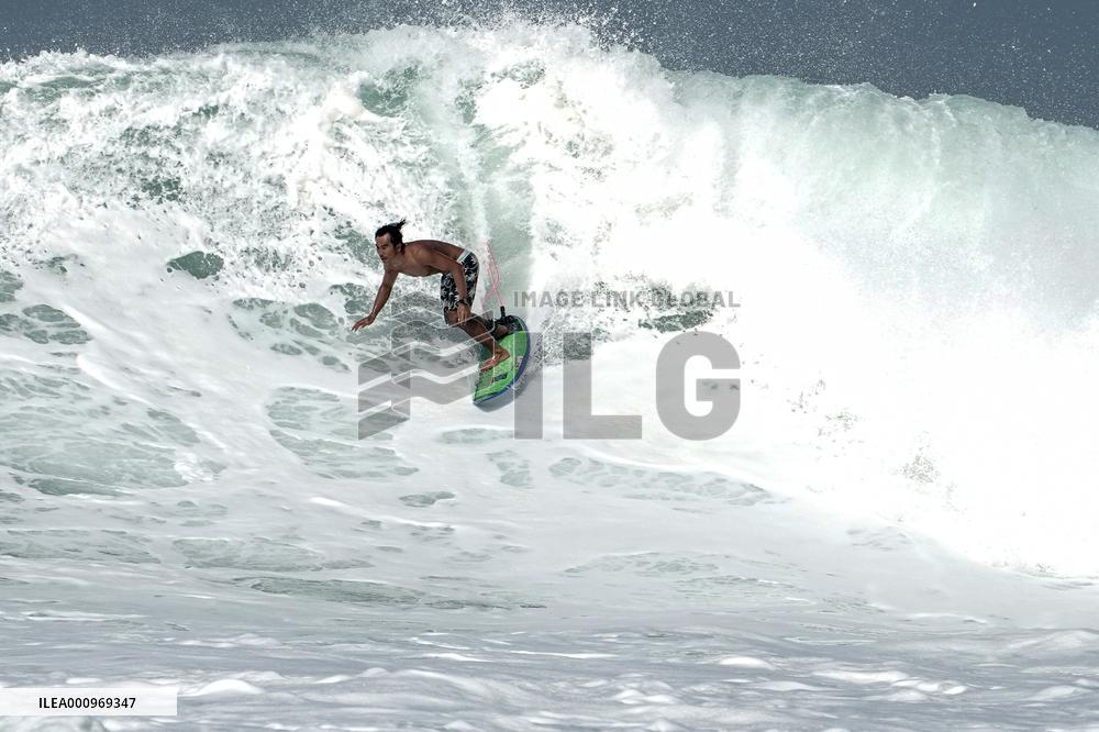 (SP)INDONESIA-WEST JAVA-SURFING