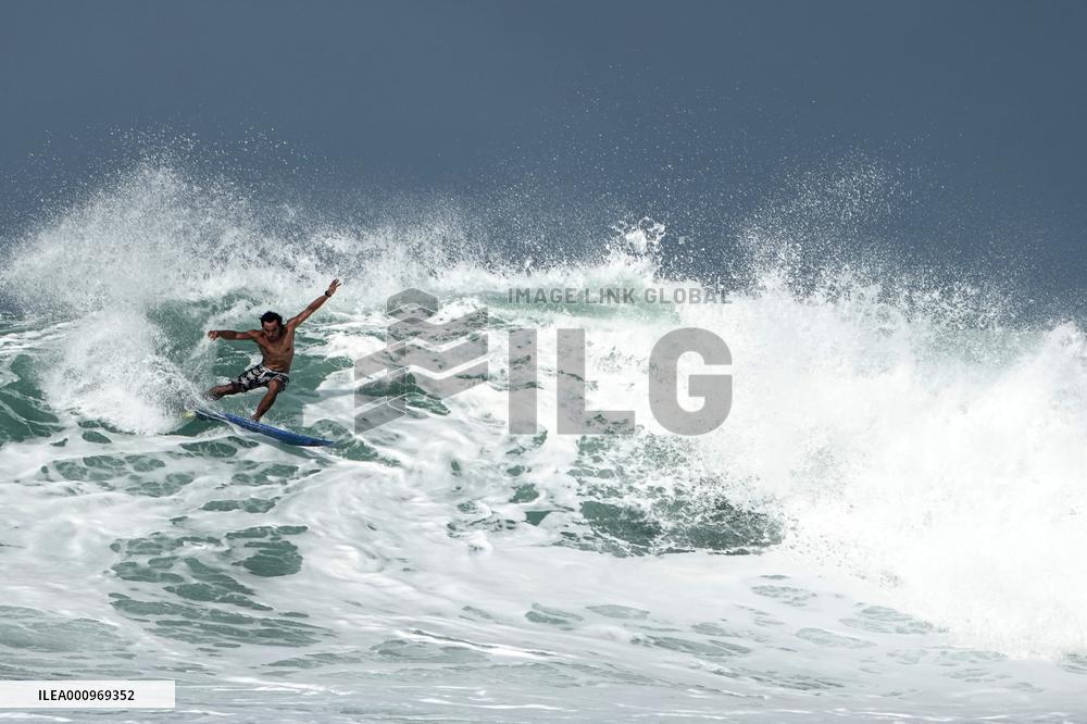 (SP)INDONESIA-WEST JAVA-SURFING
