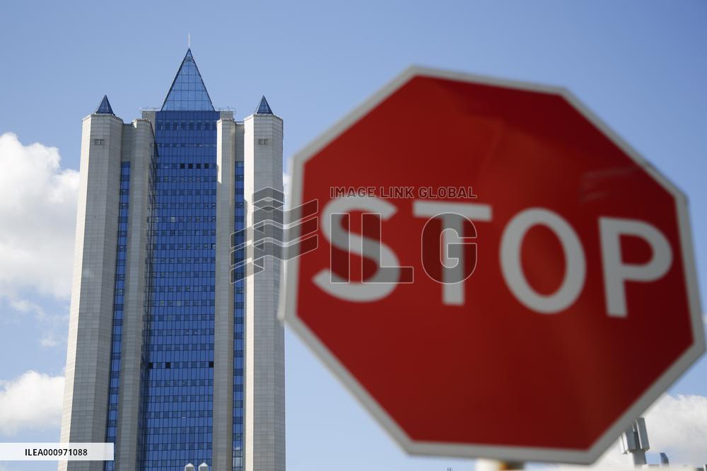 Xinhua Headlines: U.S.-led West fuels Russia-Ukraine crisis, leaving pain for all