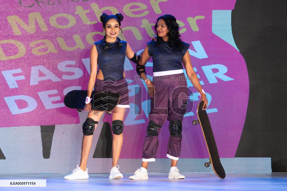 SRI LANKA-COLOMBO-FASHION SHOW-MOTHER AND DAUGHTER