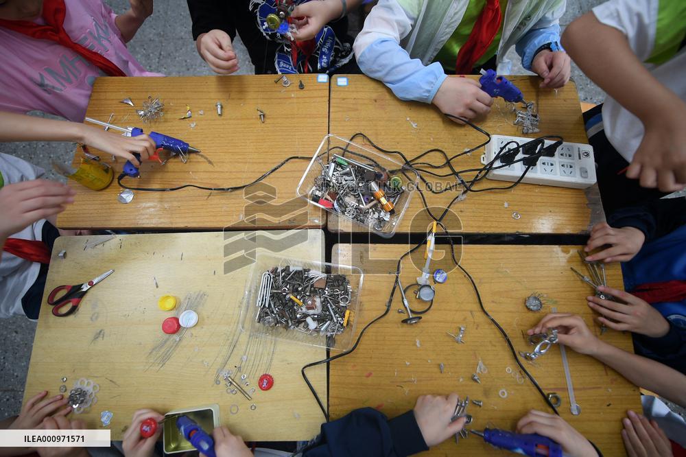 CHINA-HUNAN-CHILDREN-CREATIVE ART LESSON (CN)