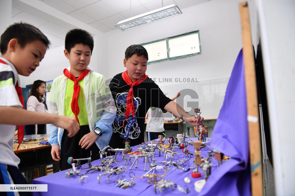 CHINA-HUNAN-CHILDREN-CREATIVE ART LESSON (CN)